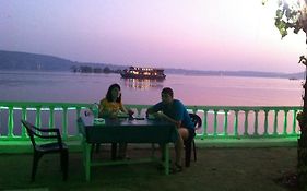 Pauline Villa Riverfront